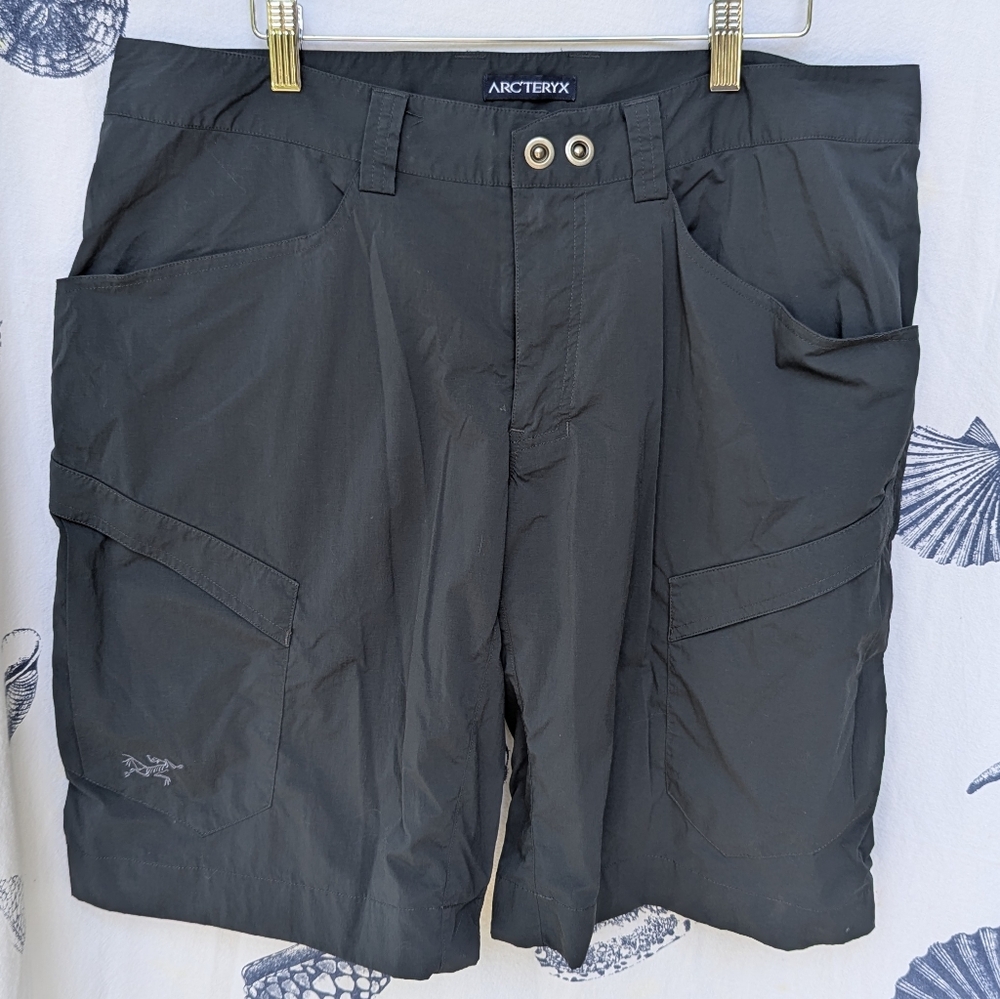 Arc'teryx Dark Grey Shorts Size 36x13